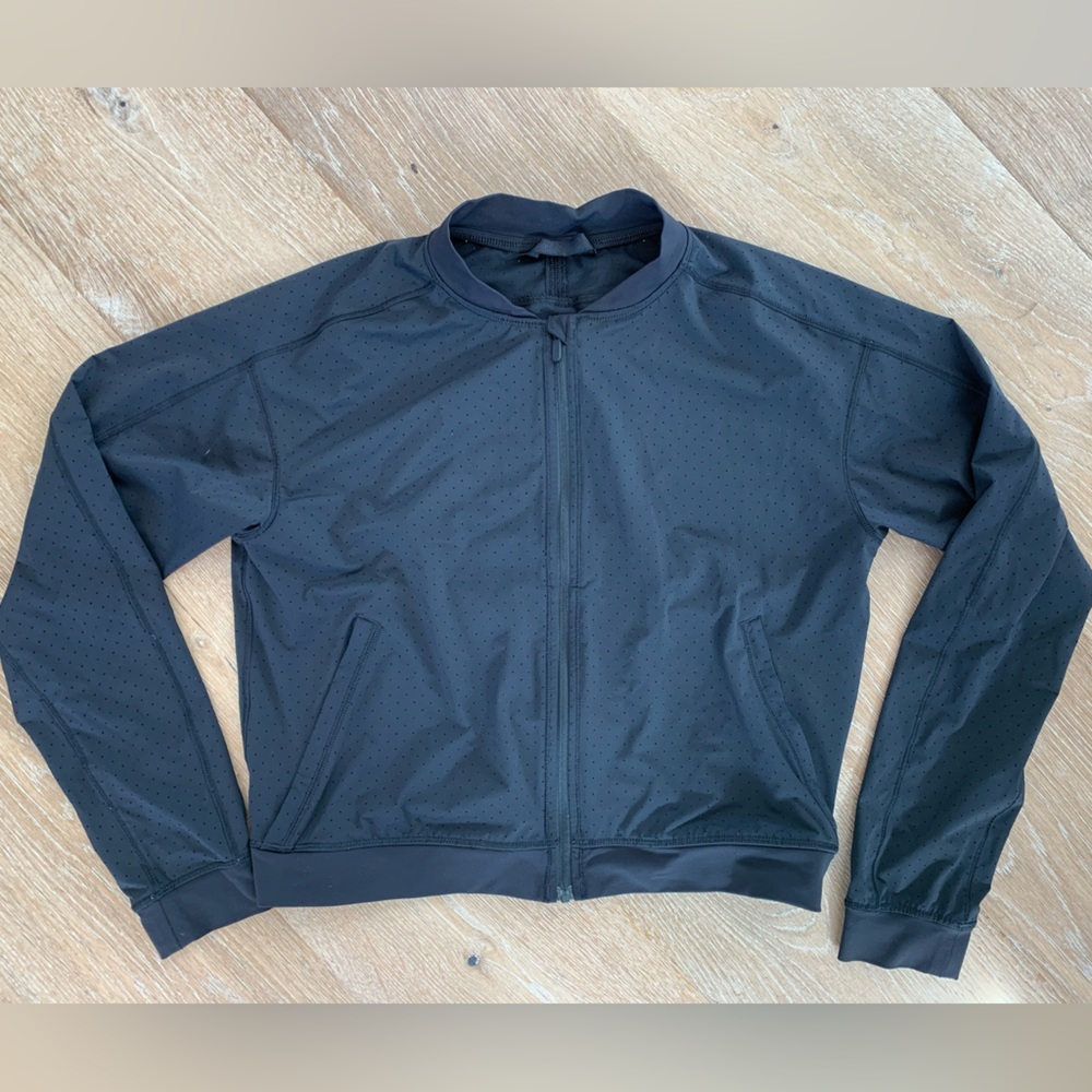 Women’s Lululemon black crop running jacket size 6